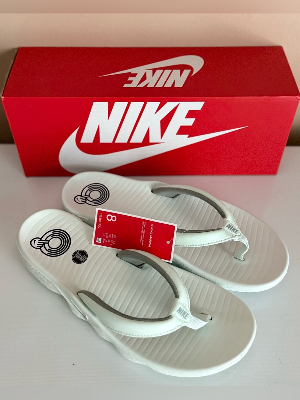 NIKE MARINA WOMEN'S SIZE 8 BARELY GREEN COMFORT FLIP-FLOPS NEW W/BOX